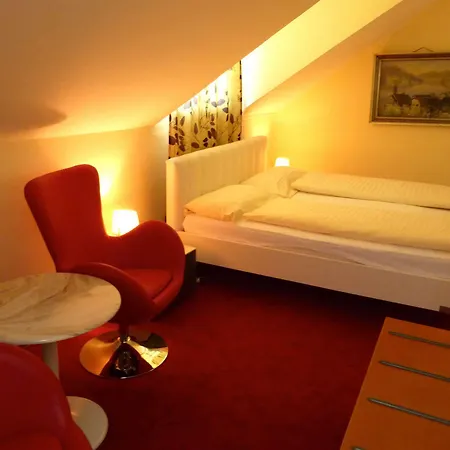 Hotell La Perla 3*